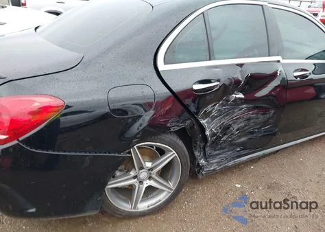 2015 Mercedes-Benz C 300 Luxury/Sport из США, поврежденный, VIN 55SWF4JB1FU081132